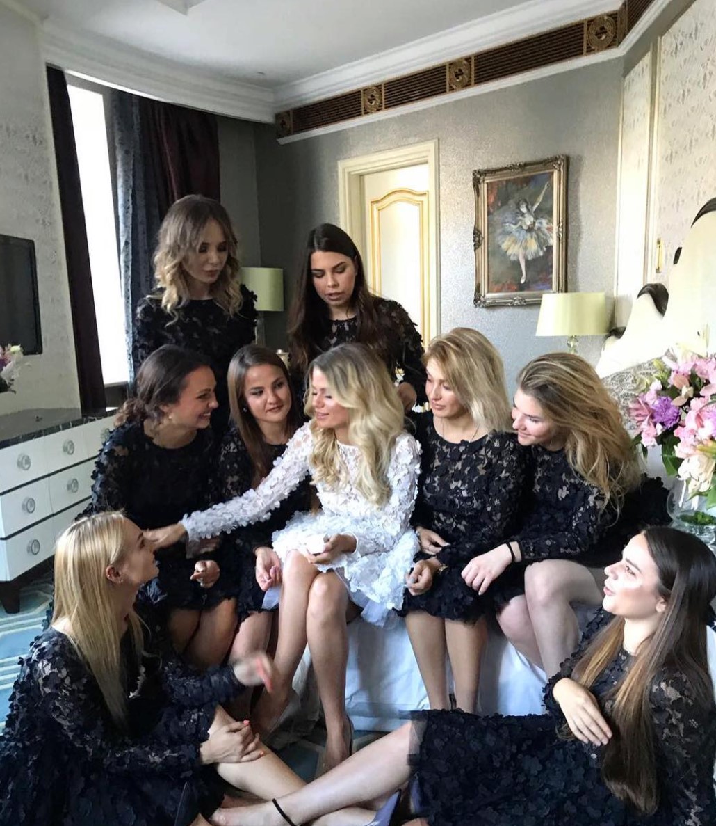 перед свадьбой Алена устроила девичник.