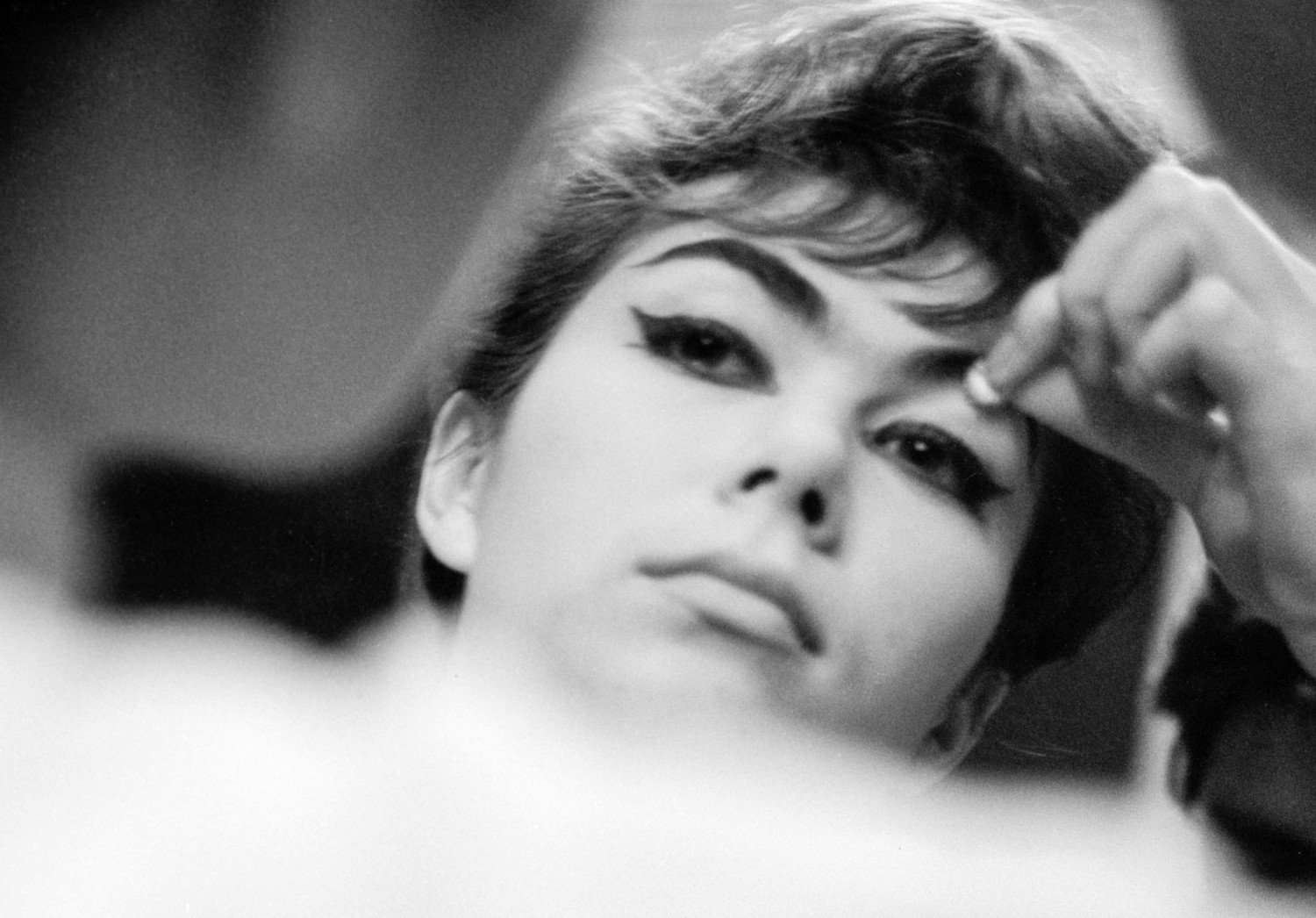 Эдита Пьеха начала свою песенную карьеру в ансамбле.