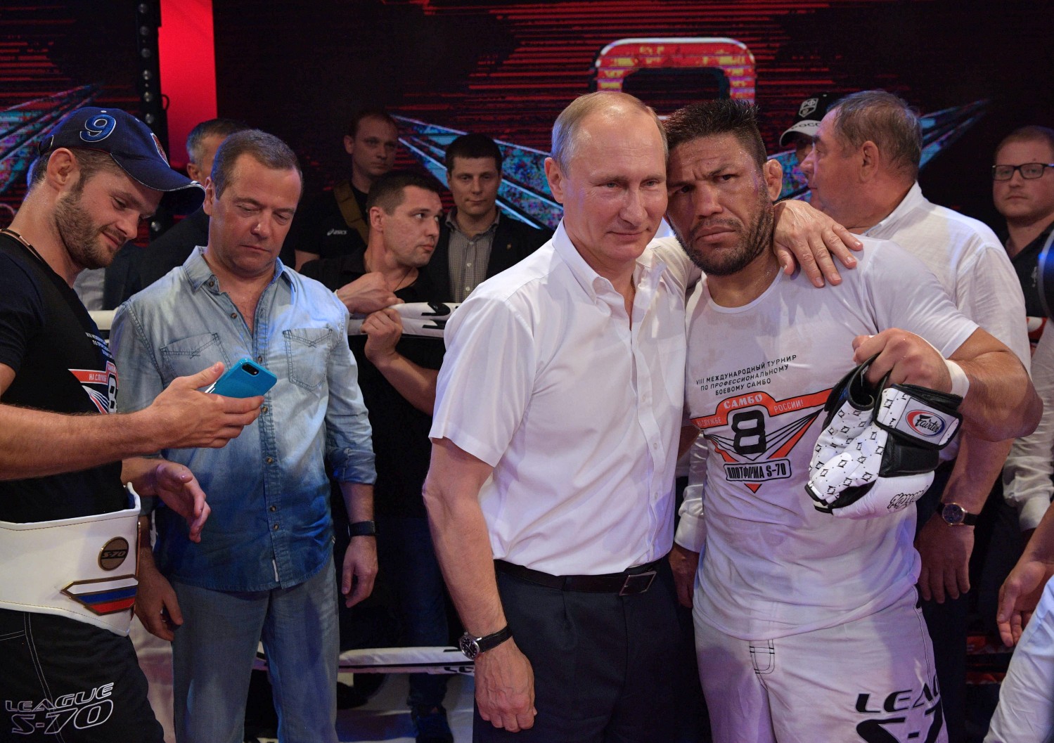 Путин с угрюмым и побежденным бразильцем.