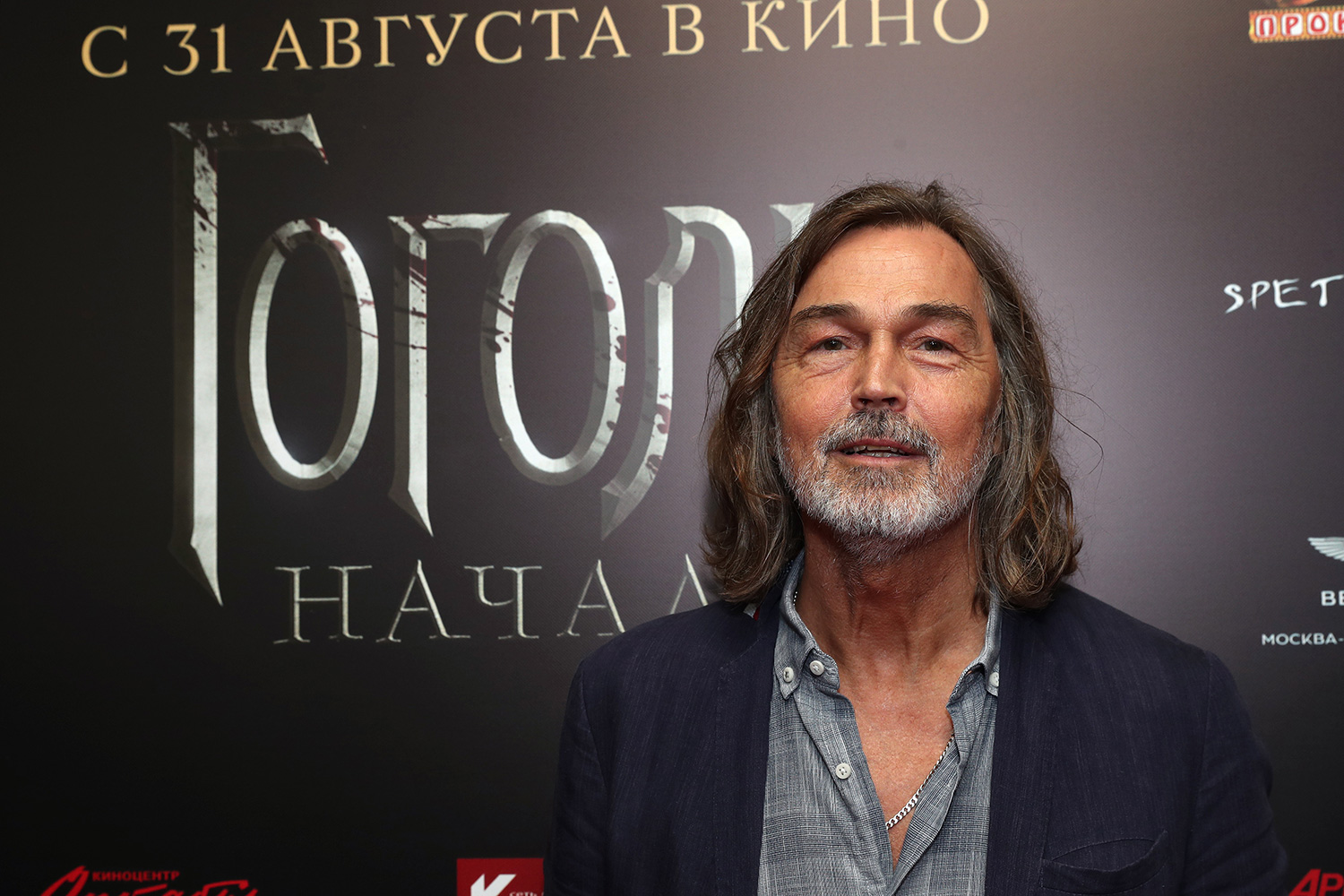 Художник Никас Сафронов.