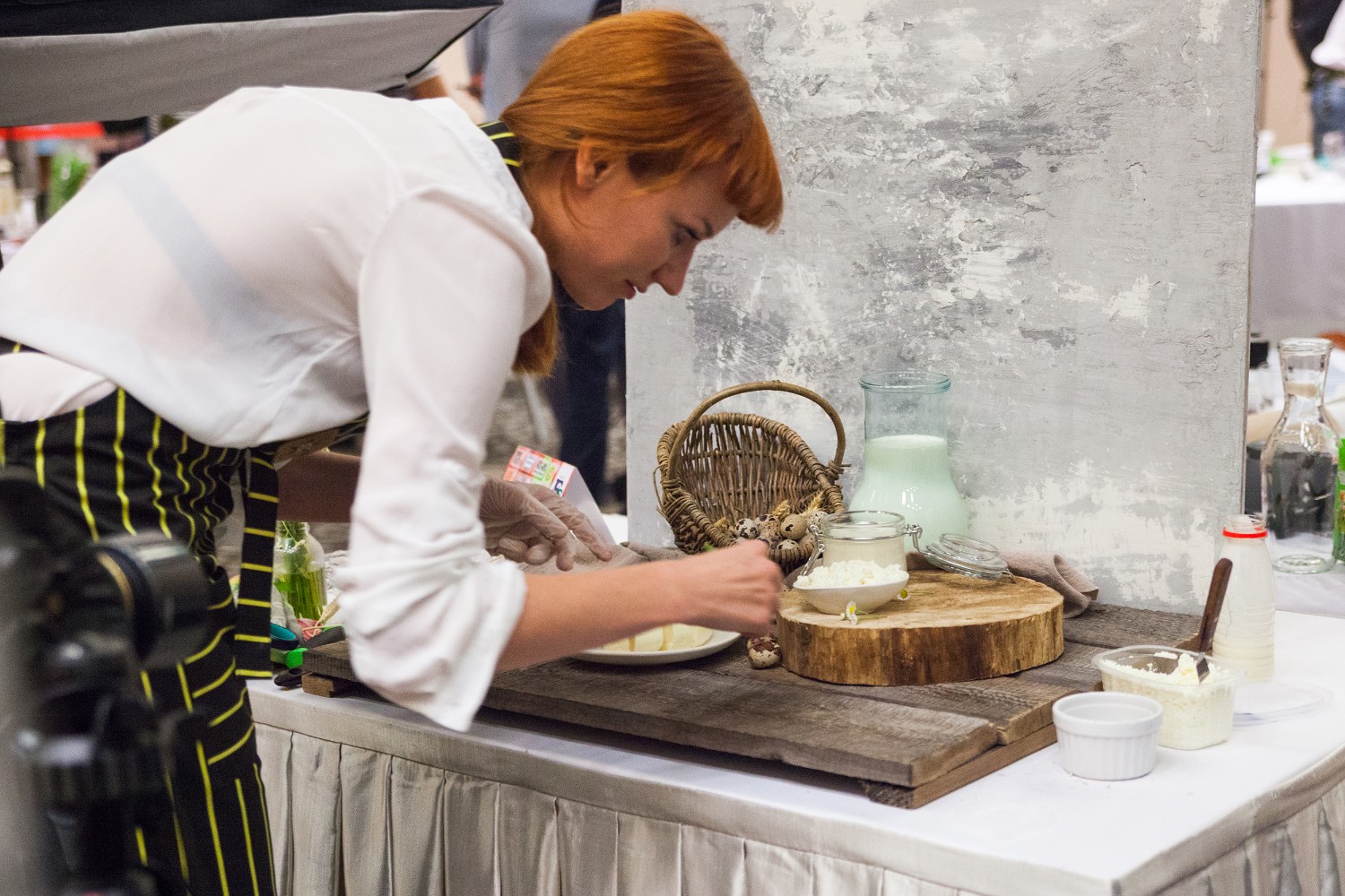 Не смотря на то что искусство foodstyle относительно новое в России, на российском рынке огромное количество талантливых фотохудожников, которые специализируются на фото и видео съемке продуктов, напитков, блюд.