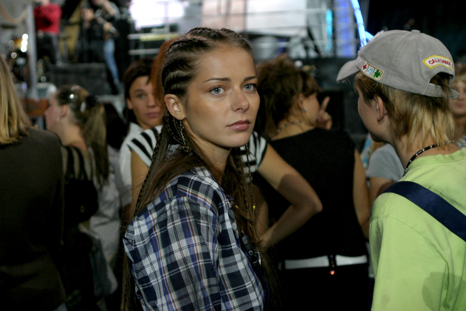 Жыныстық қатынастан оргазм көрсететін әдемі онлайн порно Формадағы эротикалық кездейсоқ жыпылықтау