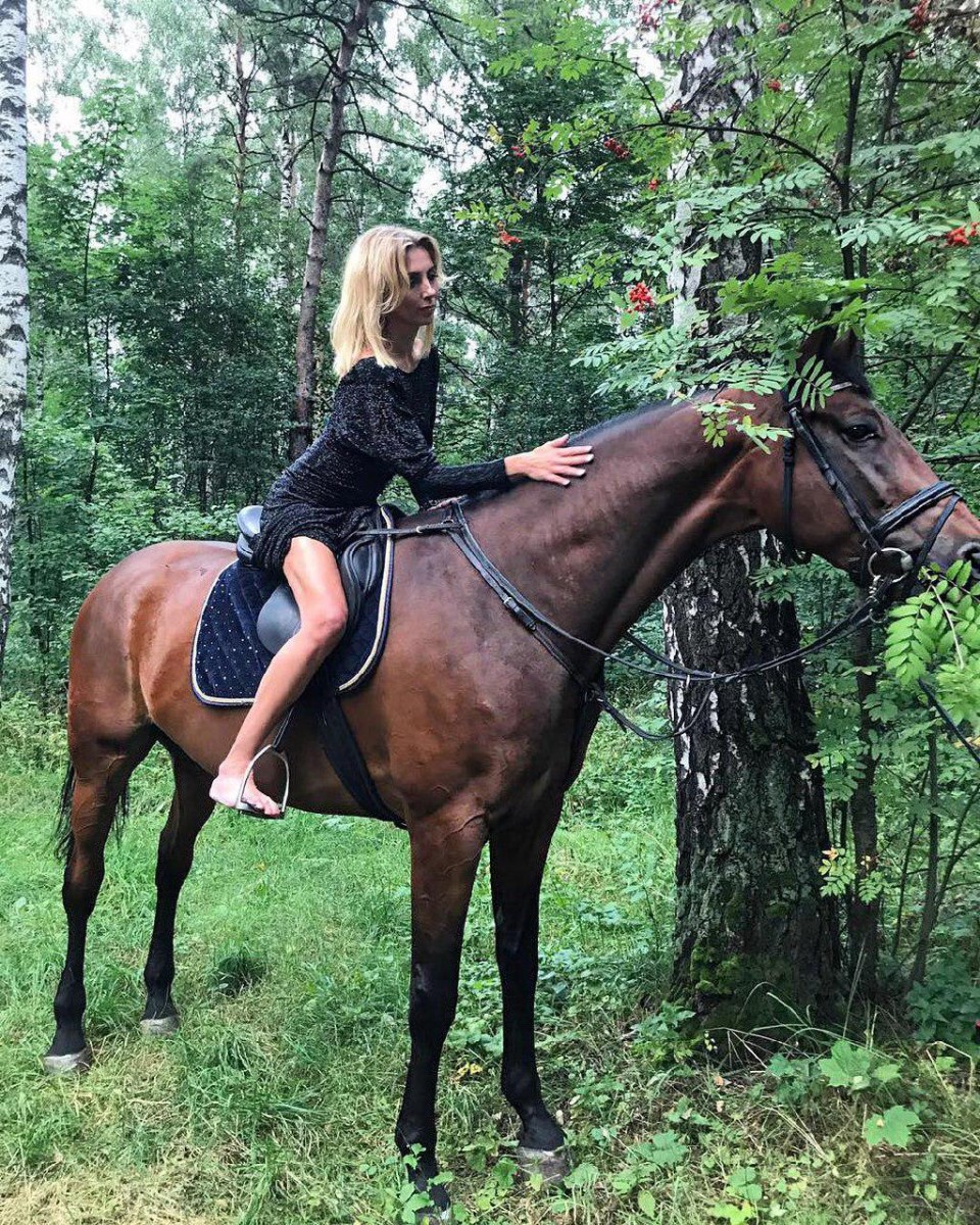 С недавних пор Бондарчук завела себе жеребца.