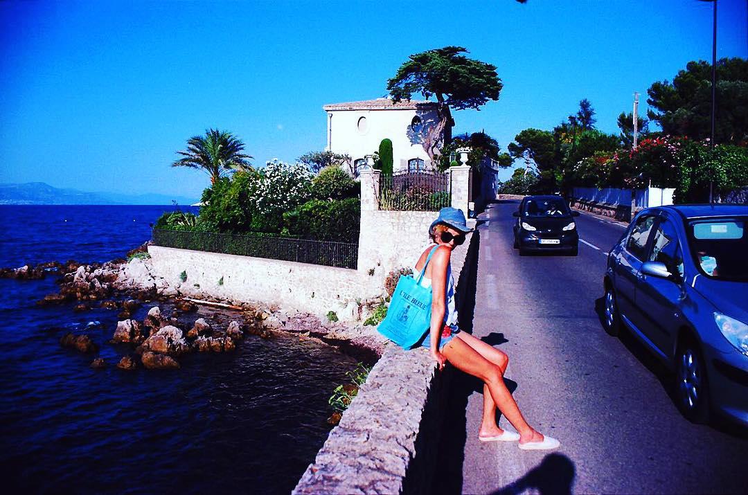 Светлана регулярно публикует фото из заграницы.