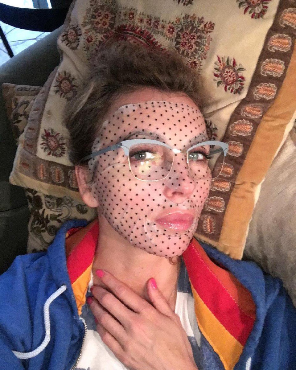 Светлана тщательно следит за собой.