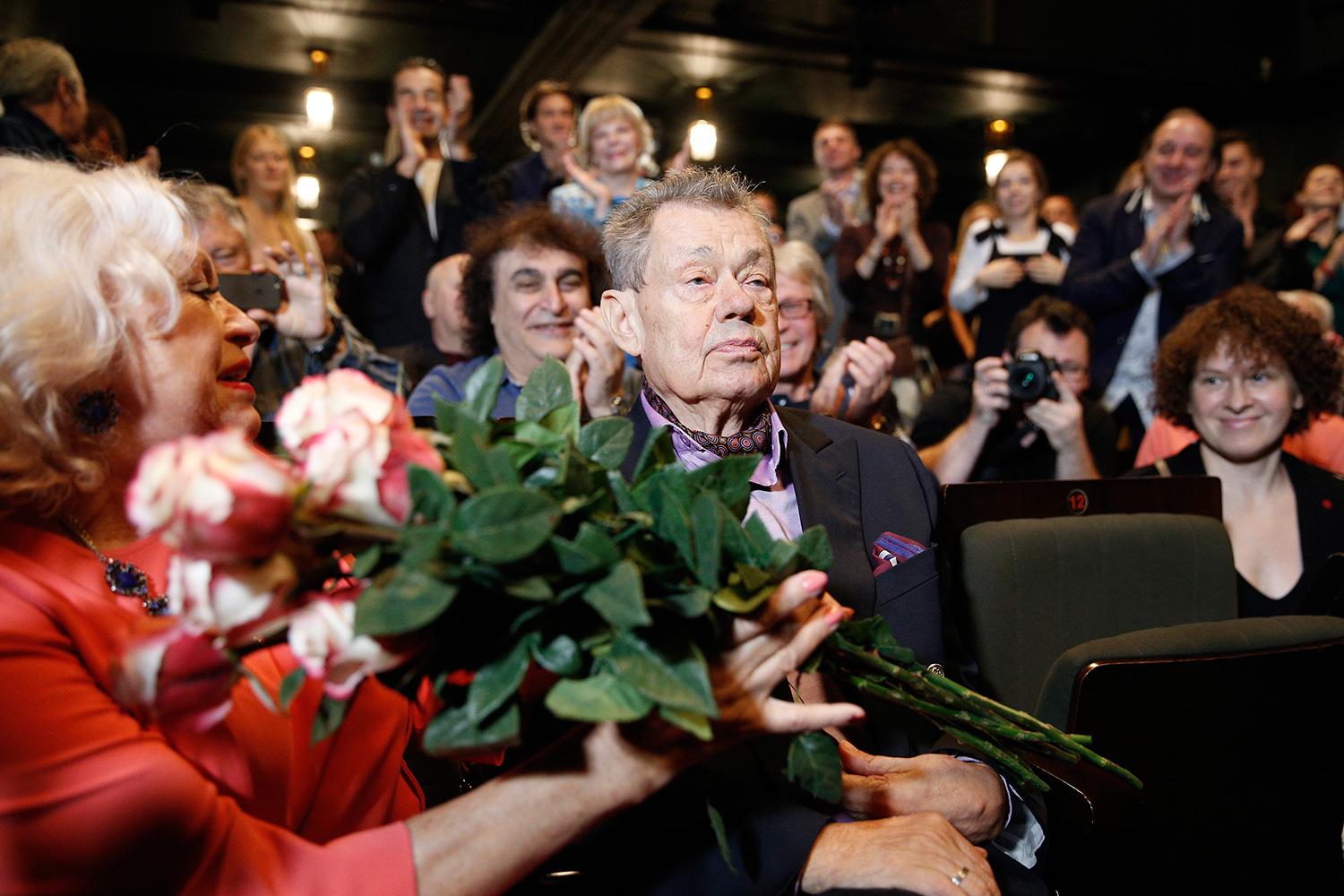 Актеры Людмила Поргина и Николай Караченцов принимают поздравления.