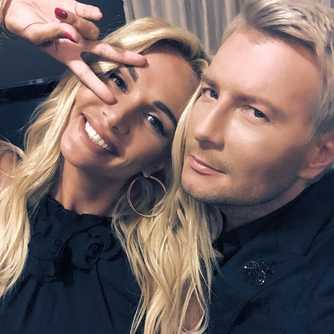 Говорят, в начале октября Виктория выйдет замуж за "натурального блондина" Николая Баскова.