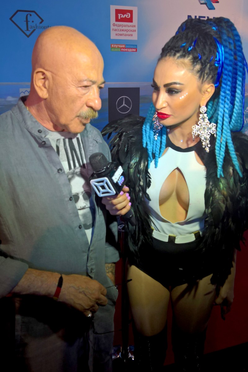 ...и звезда с звездою говорит.