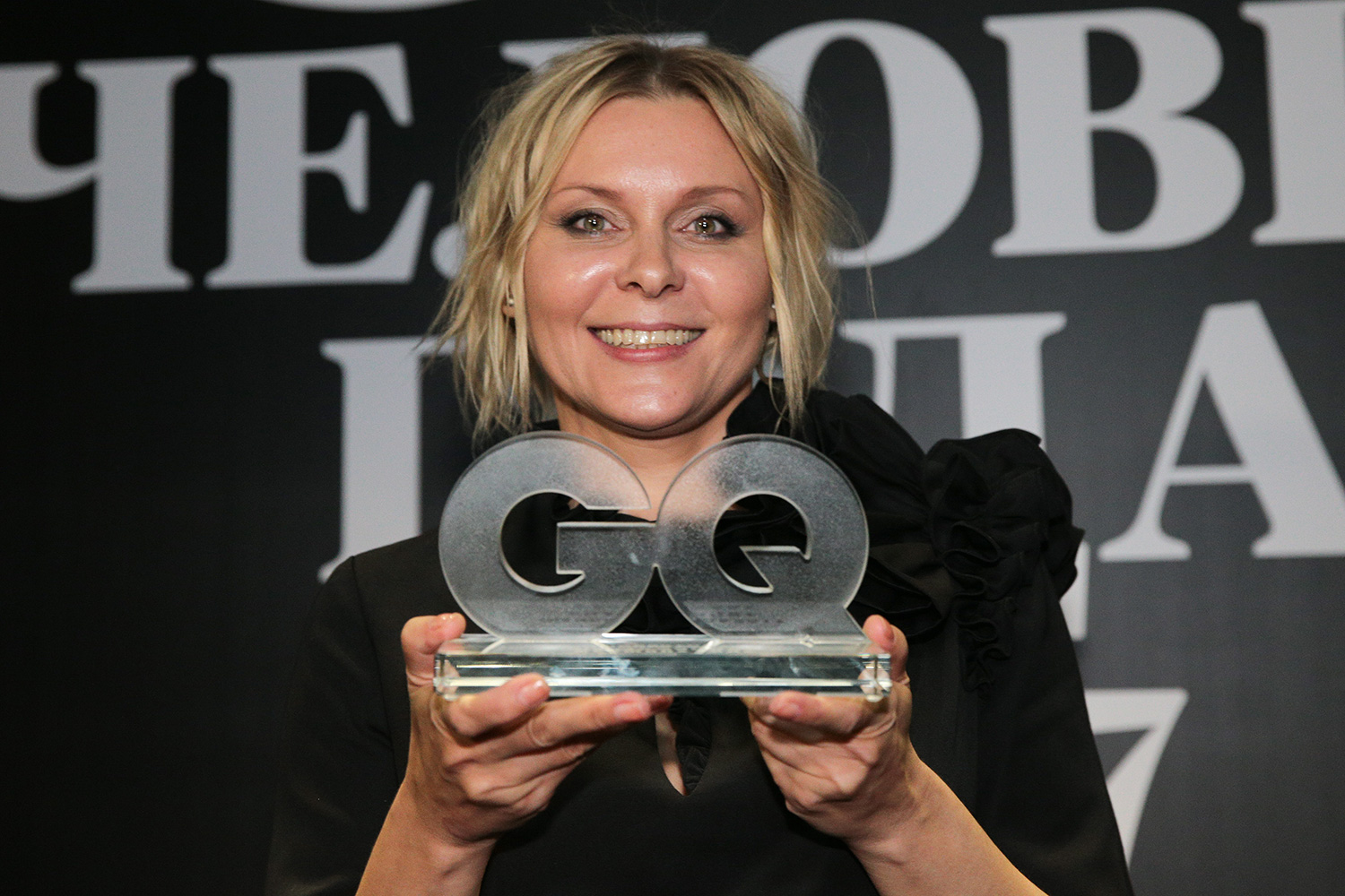 Актриса Яна Троянова, получившая приз в номинации "Женщина года", на церемонии вручения премии "Человек года" по версии журнала GQ в "Барвиха Luxury Village".