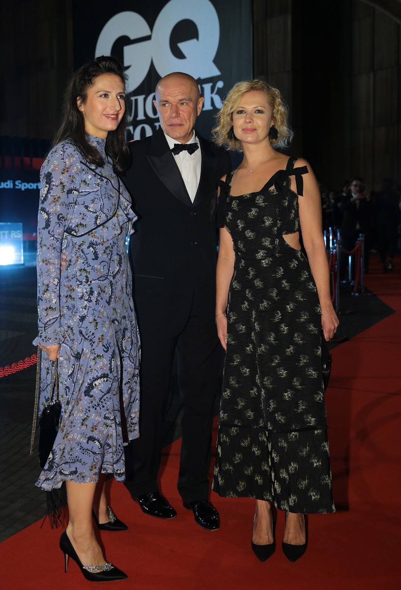 Лидер группы "Моральный кодекс", певец Сергей Мазаев с супргой Галиной (справа).