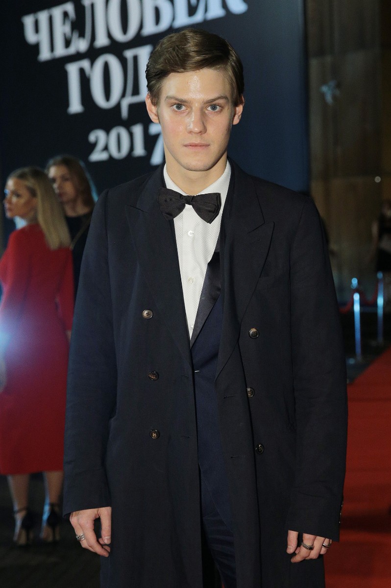 Актер Павел Табаков на красной дорожке поразил своим суровым видом.