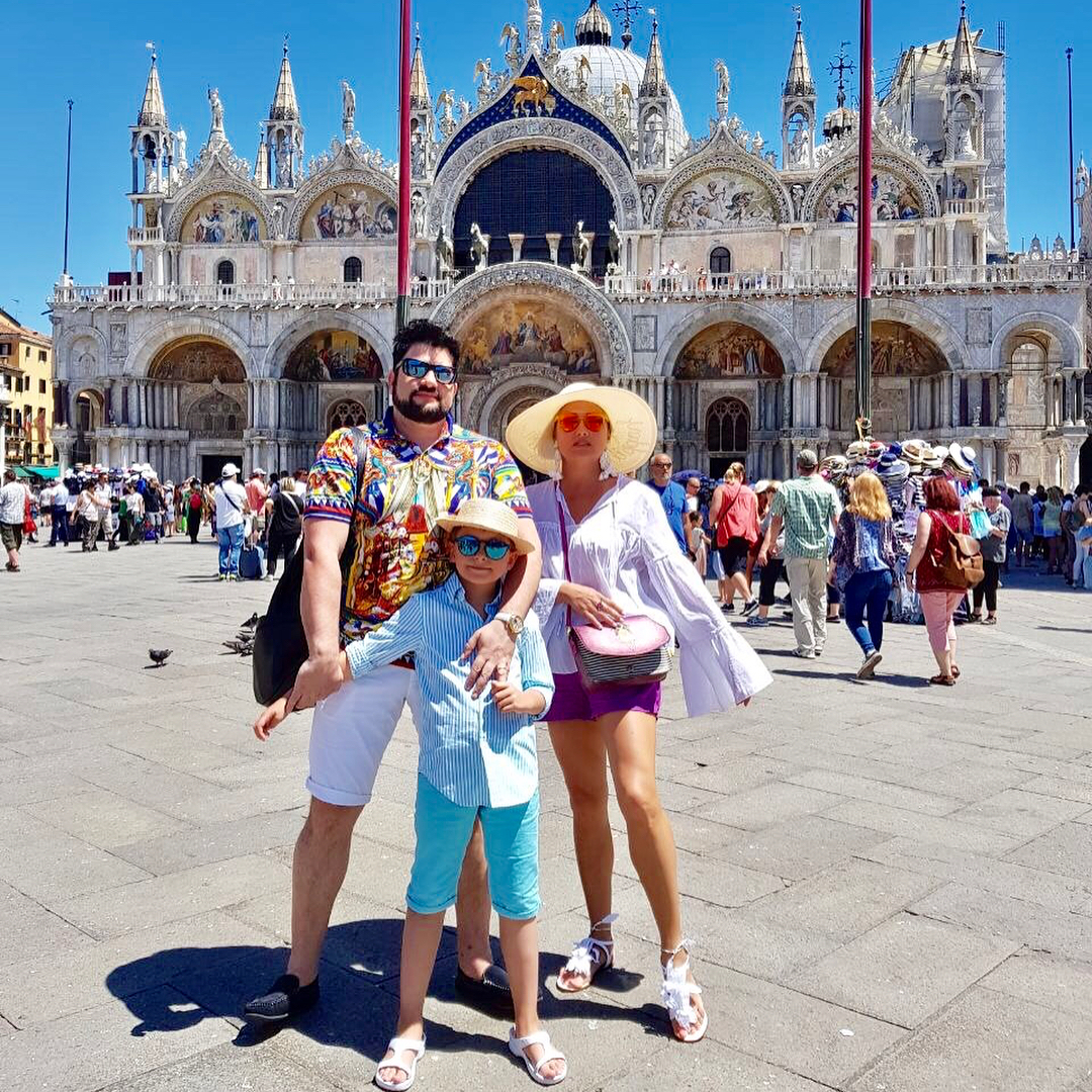 Певица не расстается с мужем Юсифом Эйвазовым и сыном Тьяго.