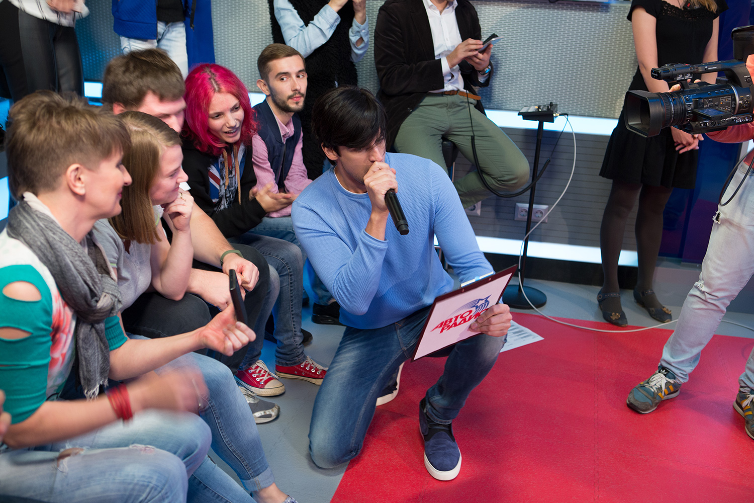 По Дмитрию Колдуну сходит с ума молодежь.