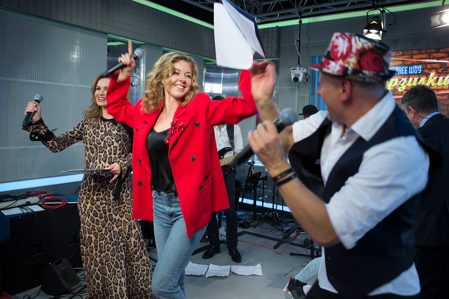 Юлианна Караулова веселилась и радовалась.