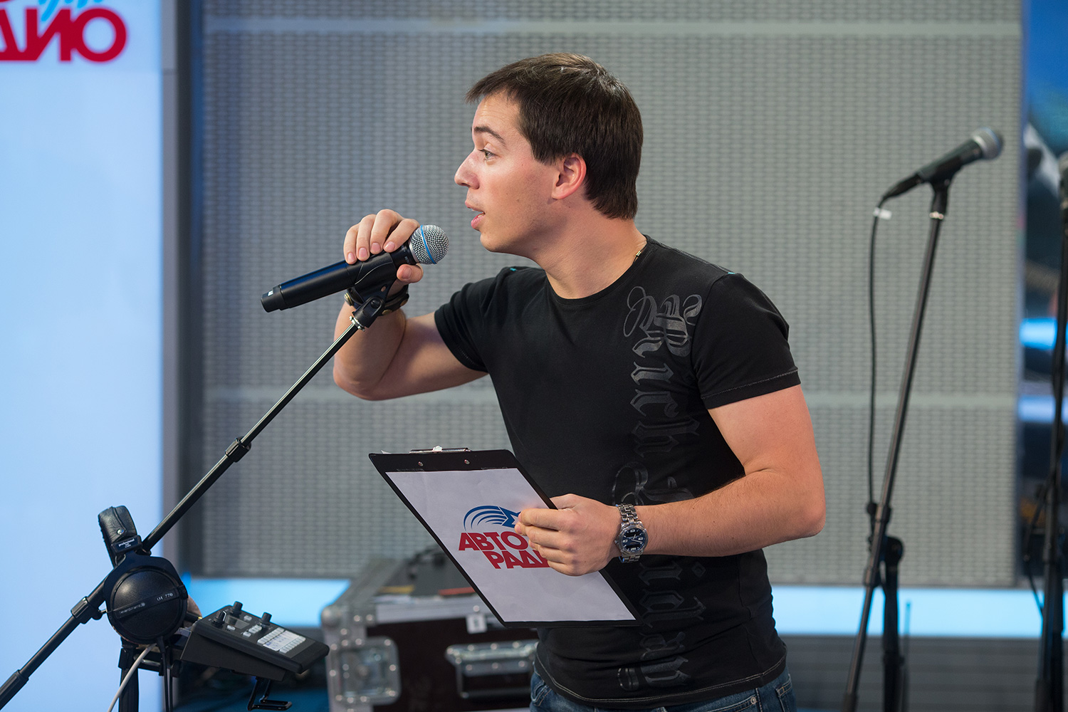 Родион Газманов - певец и ведущий в одном лице.