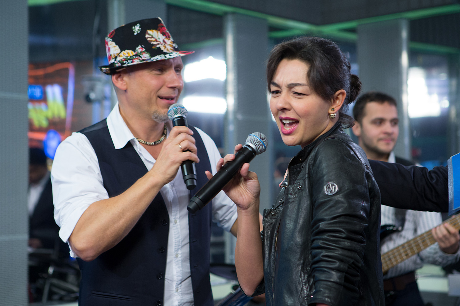 Марина Кравец - радиоведущая, певица, актриса телевидения и дубляжа - была в студии как дома.