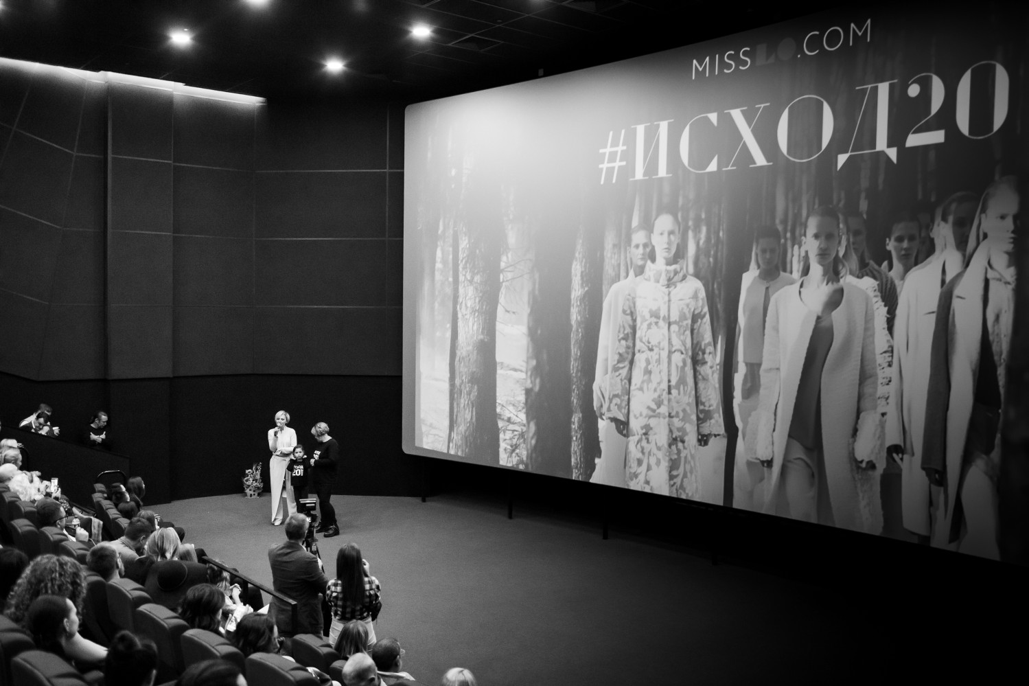 Для Недзвецкой не существует никаких табу и никаких внутренних и внешних преград: "Я никогда не говорю себе нет! Как только у меня возникает очередная сумасшедшая идея, первая мысль: как это сделать. А не - смогу ли я это сделать".