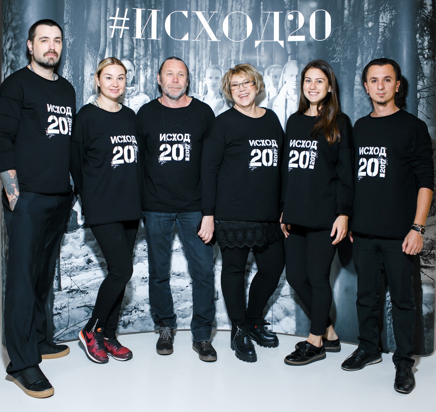 В драматичный сюжет фильма интересно вплетена сезонная коллекция - одежда играет в фильме не последнюю роль.