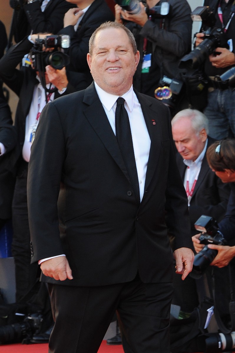 В результате скандала Харви Вайнштейн был с похором уволен из кинокомпании.