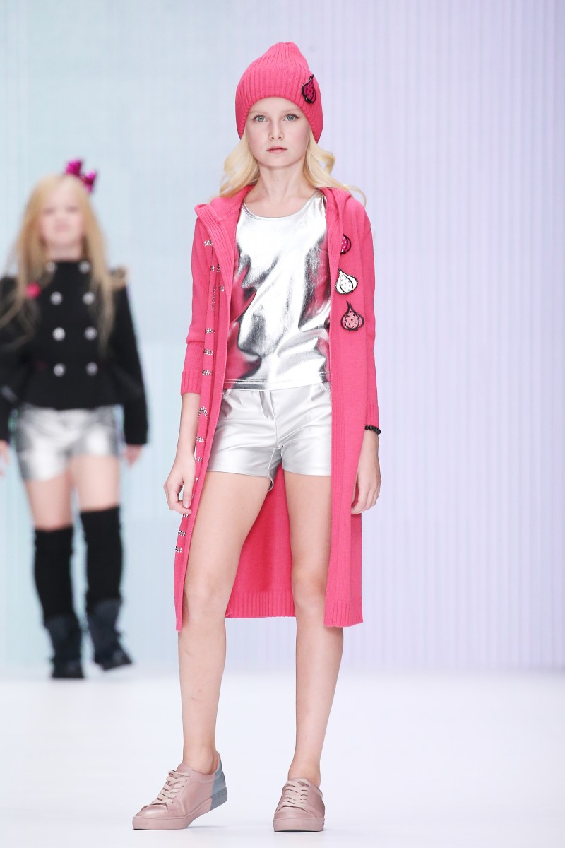 Молодой бренд детской одежды L'EDERE представил коллекцию на все четыре сезона. Верхняя одежда, свитера, шапки, толстовки - в первой части коллекции.