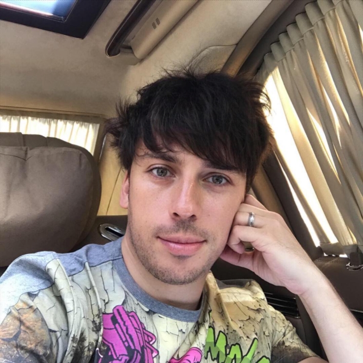 Гонорары Галкина позволяют ему содержать замок, в котором он живет с Аллой Пугачевой.