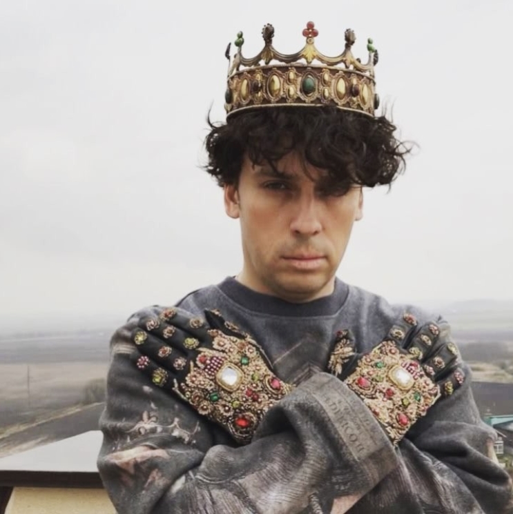 Галкин однажды даже примерял корону.