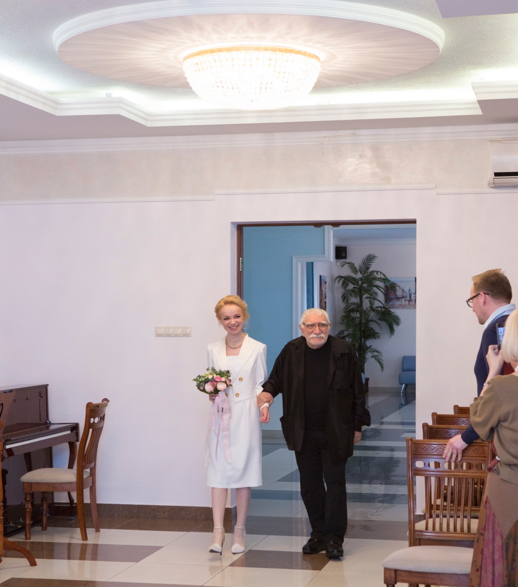 В феврале прошлого года влюбленные оформили отношения.