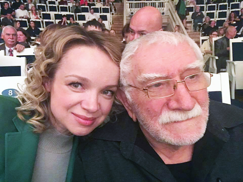 После внезапного разрыва выяснилось, что все имущество актера переписано на его молодую супругу.