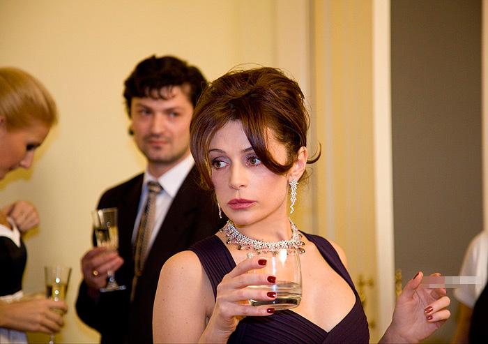 Благодаря своей внешности Фандера великолепно воплощает роскошных роковых женщин.