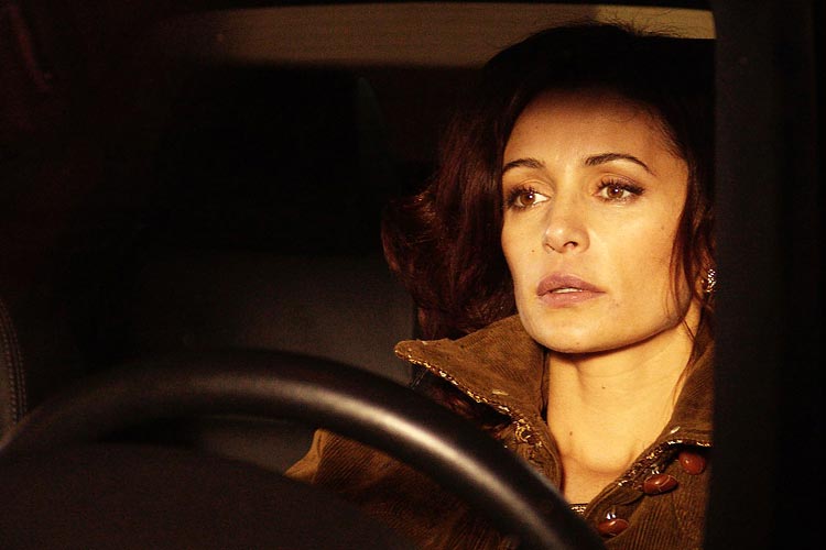 В "Красном жемчуге любви" Оксана воплотила образ ищущей сильное чувство женщины, у которой, казалось бы, все в жизни сложилось прекрасно.