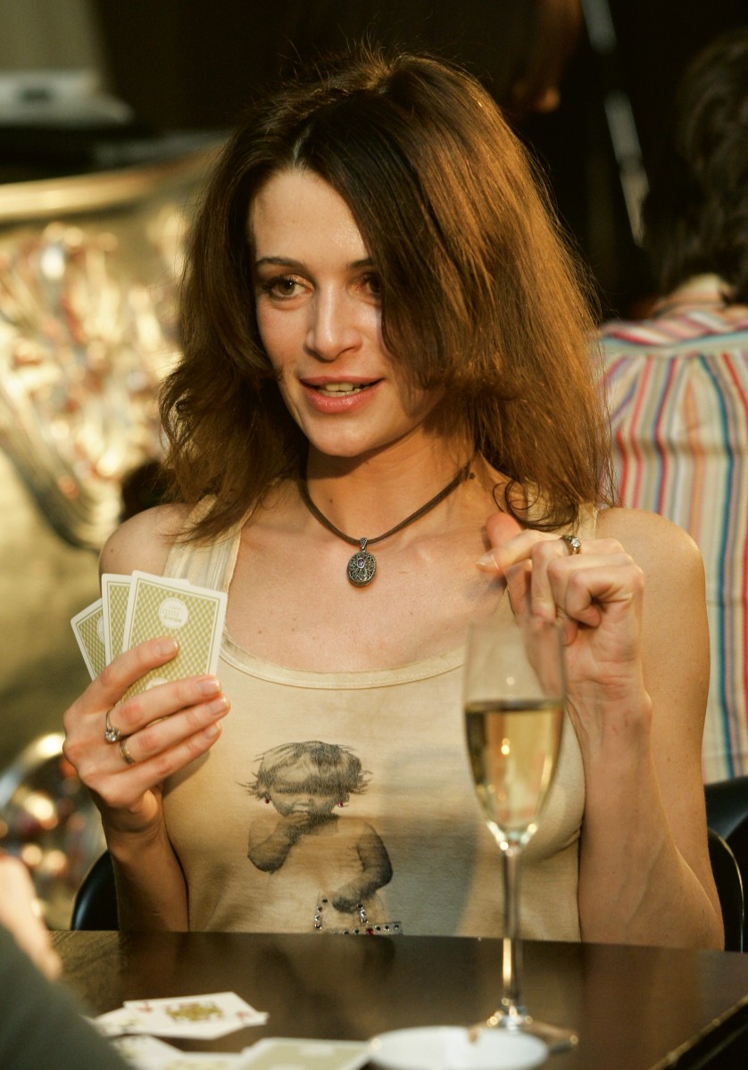 Оксана призналась, что не мучает супруга ревностью и недоверием.