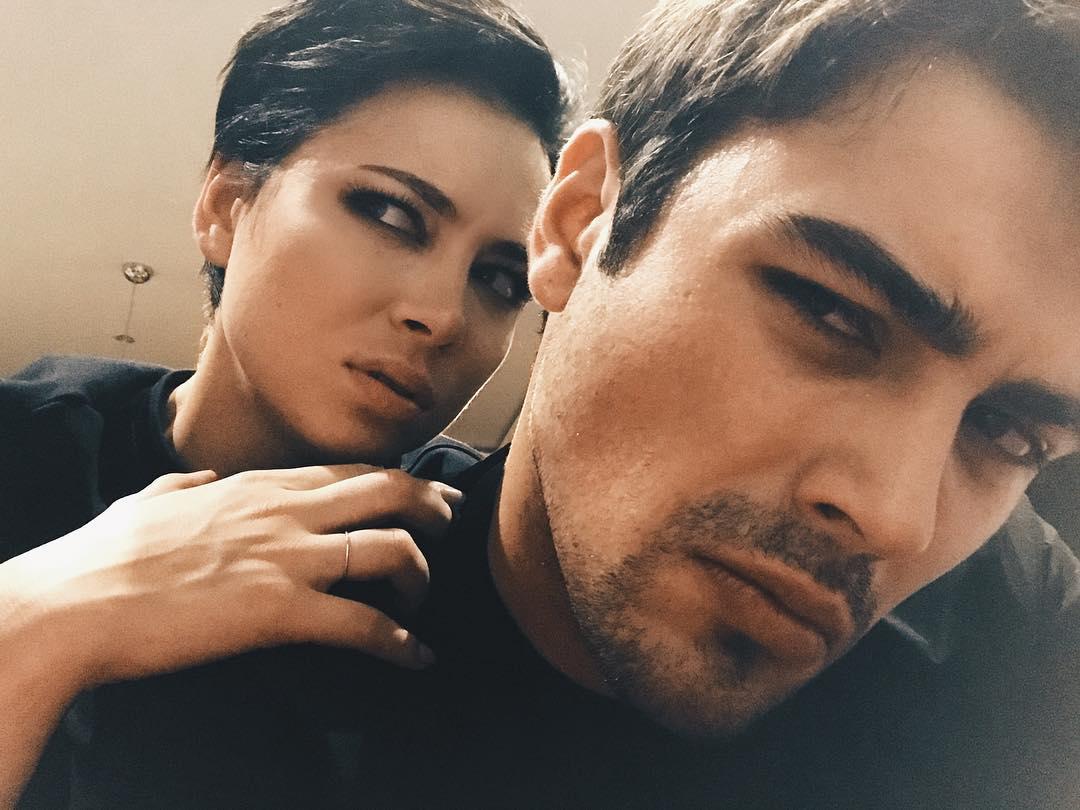 О детях Самбурская пока только шутит. "Деточки народятся, когда надо", - заявила она.