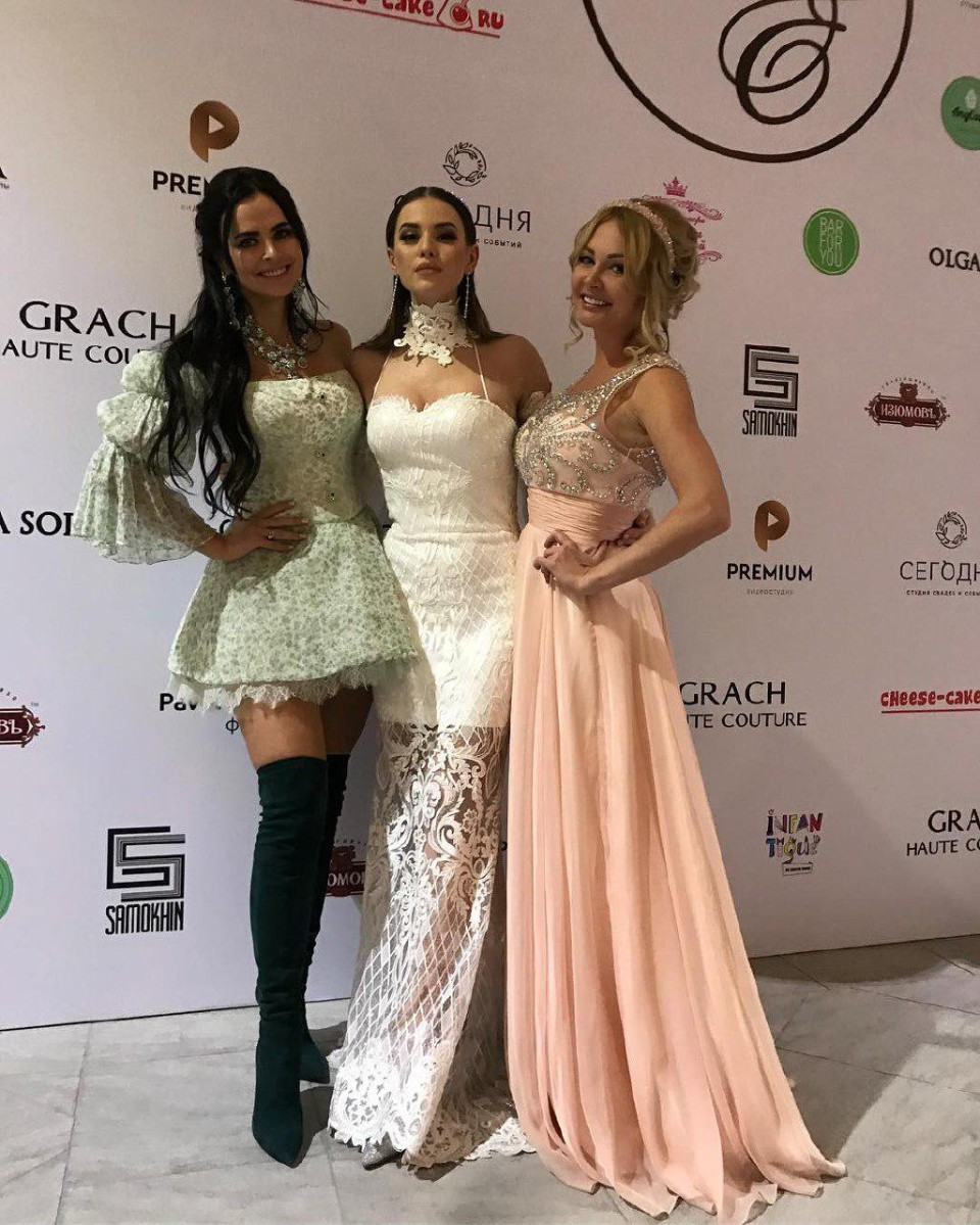 Кроме Виктории Романец поддержать коллегу по "Дому-2" пришла Дарья Пынзарь.