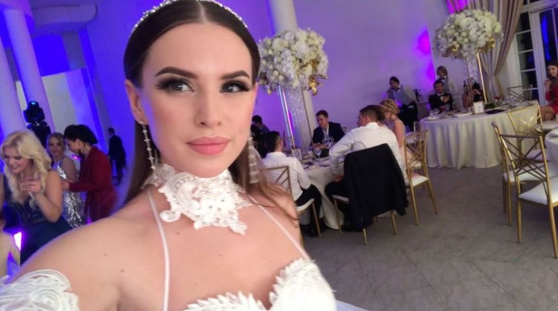 Сама невеста, судя по всему, осталась крайне довольна тем, как прошла вечеринка.