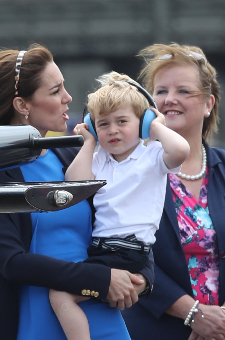 Крестили малыша во дворце Сент-Джеймс, что стало отступлением от традиций.