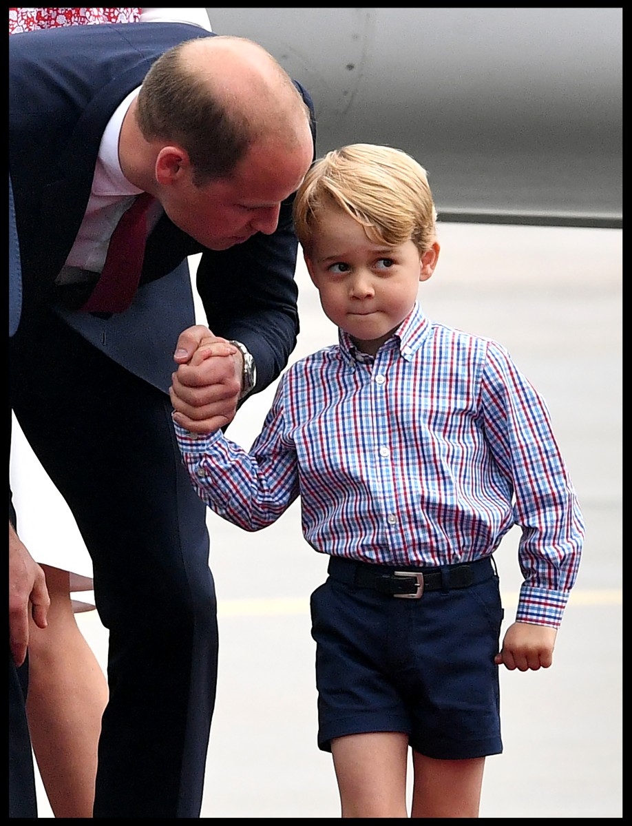 К мальчику разрешено обращаться и проще - Королевское высочество.