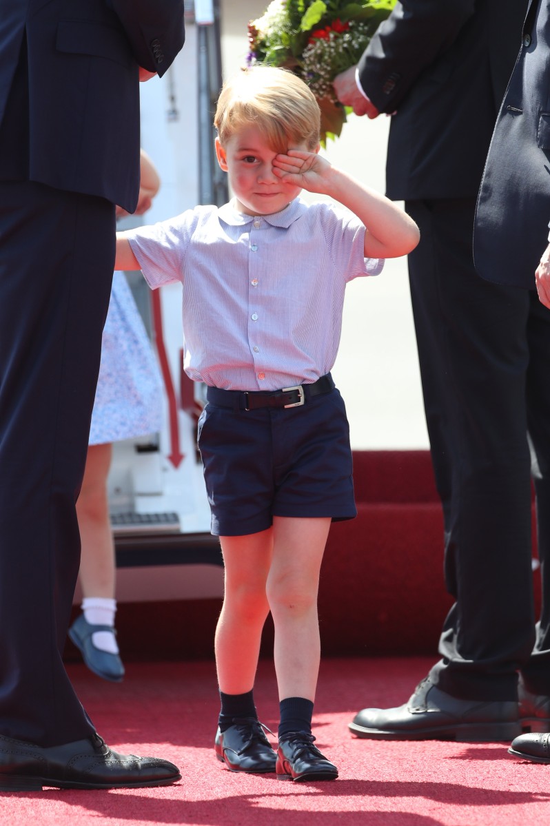 На момент рождения принц Джордж был третьим в очереди наследования британского престола.