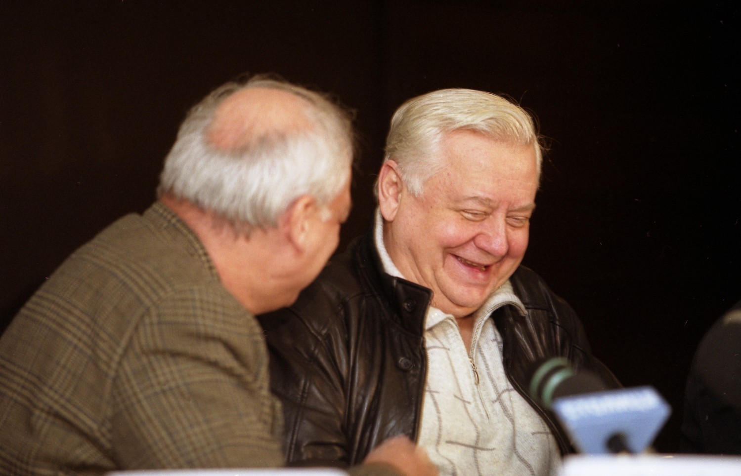 Решающее влияние на выбор профессии оказали занятия в 1950-1953 годах в театральном кружке "Молодая гвардия" Саратовского Дворца пионеров и школьников.