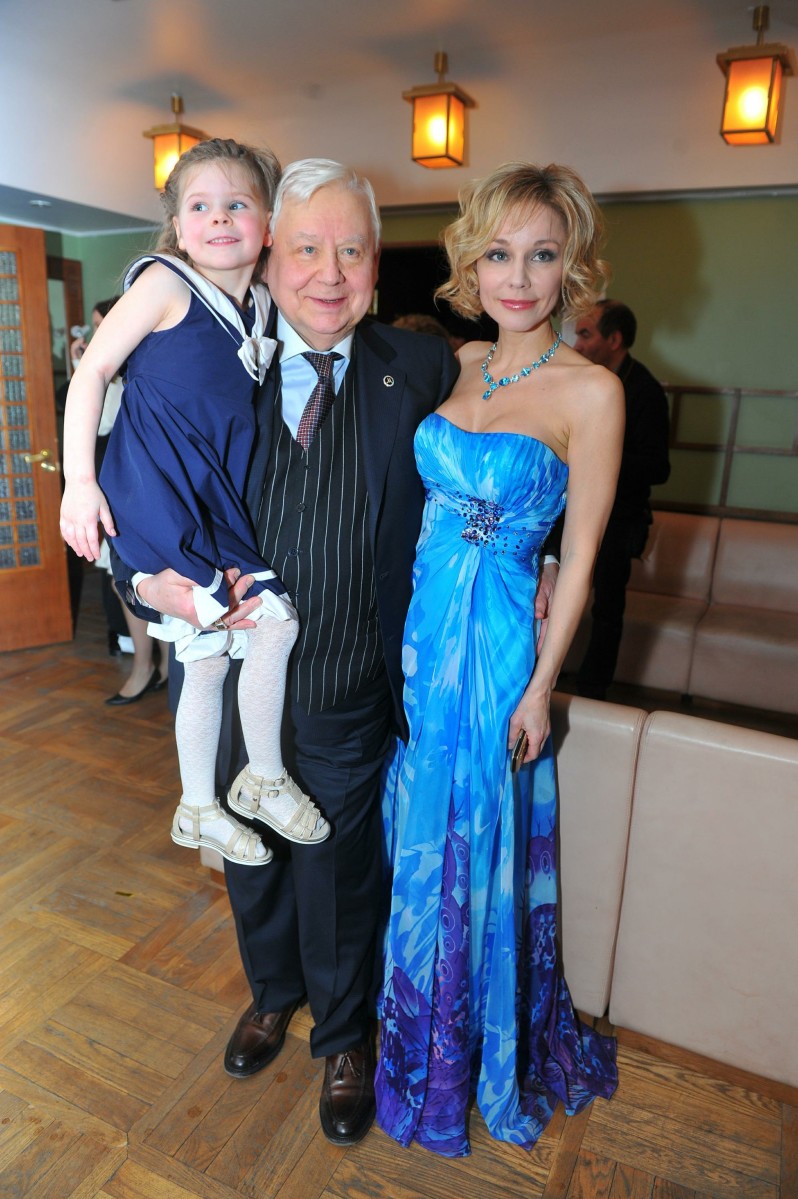 В 2000 году Табаков возглавил Московский Художественный театр им. А. П. Чехова и взял курс на полное обновление репертуара, привлечение в театр передовых отечественных режиссеров.