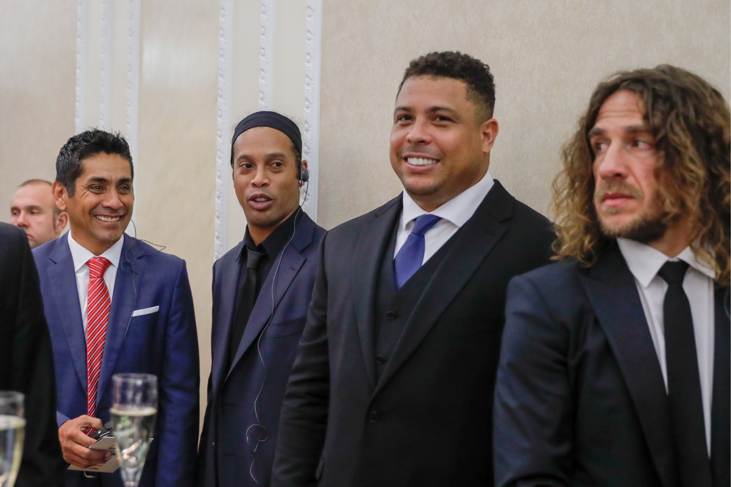 Звезды мирового футбола Рональдиньо, Роналдо и Карлес Пуйоль