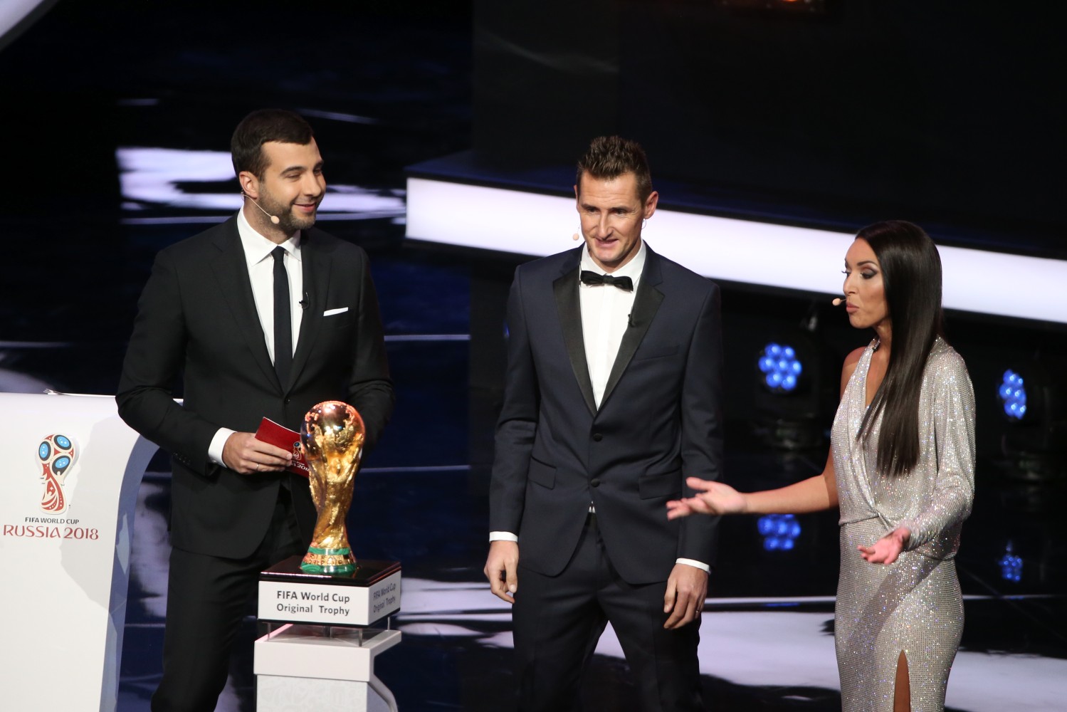 Распорядитель вечера Иван Ургант, легендарный футболист Мирослав Клозе и певица Алсу