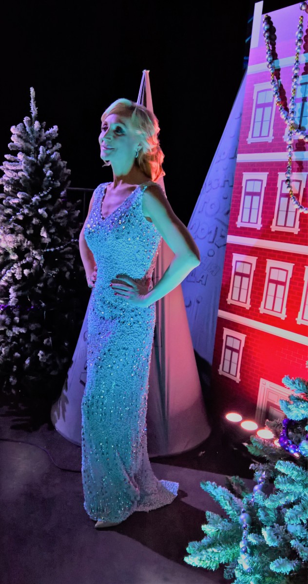 У Кристины Орбакайте в уходящем году случилось два важных события в жизни - венчания мамы и свадьба старшего сына.