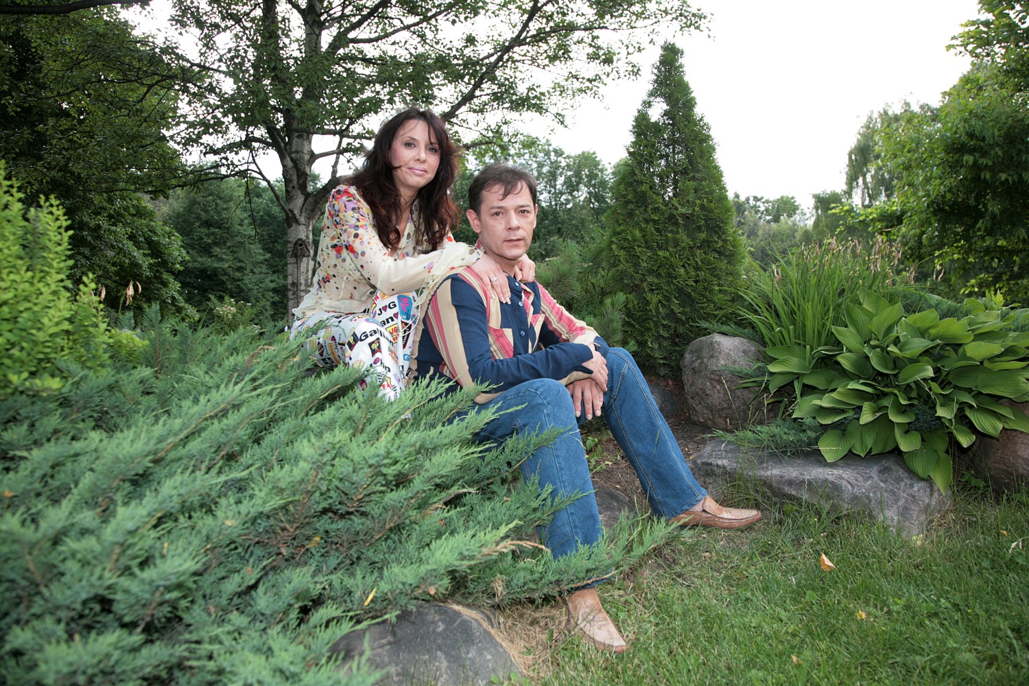 Однако во всех интервью Вадим клянется в любви своему директору Ирине.