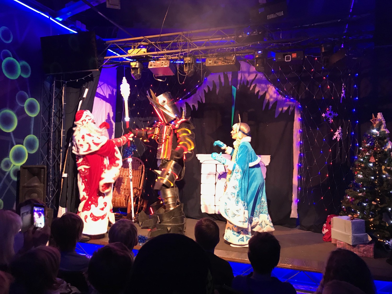 Зрители были в восторге от увиденного шоу.