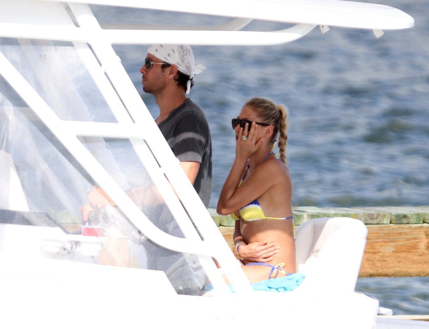 Пара живет в Америке и часто проводит свободное время, бороздя океан.