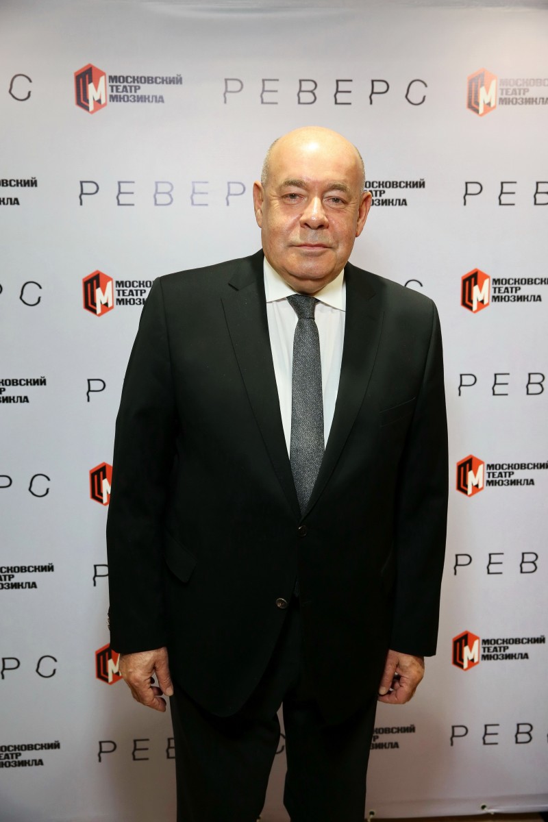 Михаил Швыдкой - пример отличного менеджера в театре, каждый его проект проходит с аншлагами.