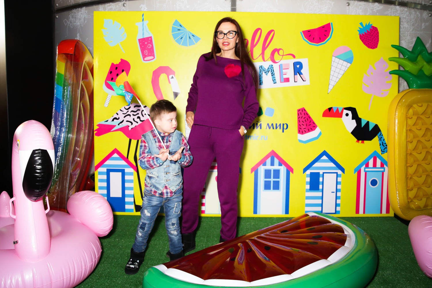 Актриса Эвелина Бледанс с сыном.