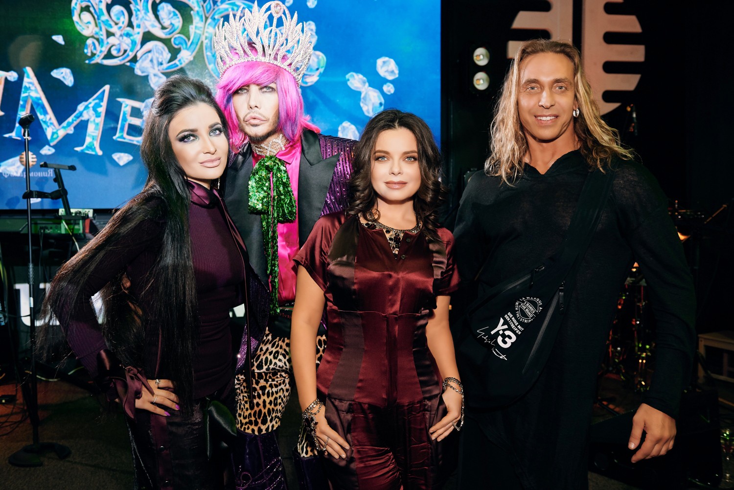 Дизайнер Татьяна Мельник с именитыми гостями - Зверевым, Королевой и Тарзаном.