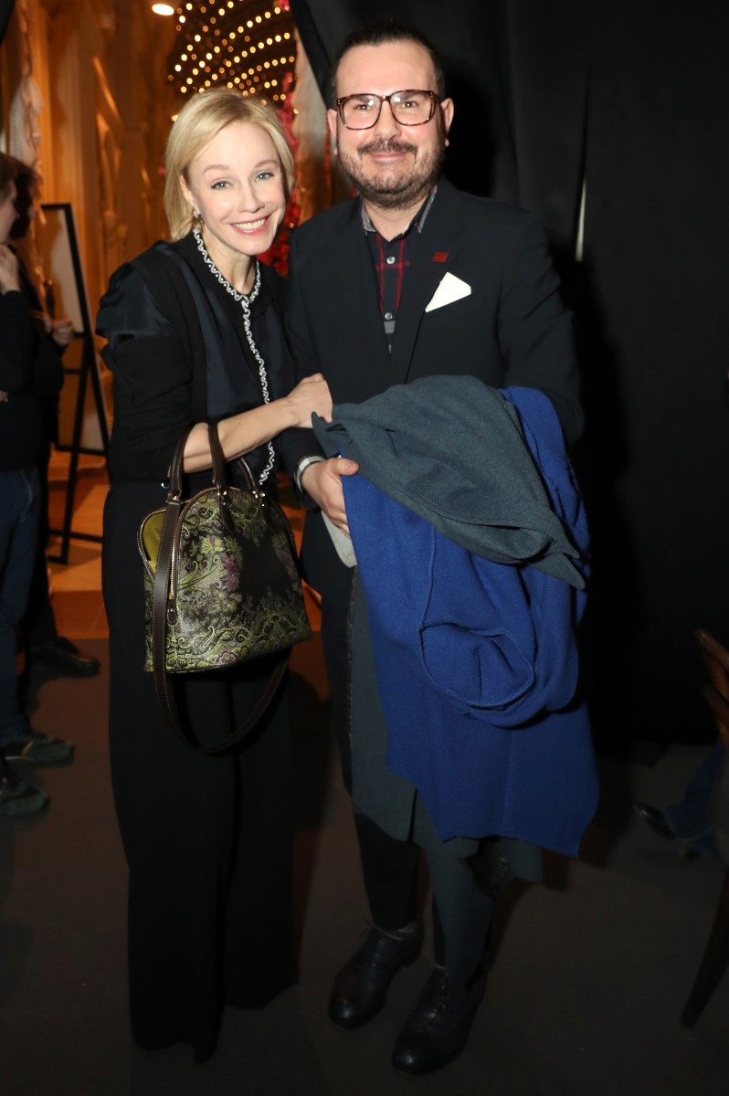 Актриса Марина Зудина со спутником.