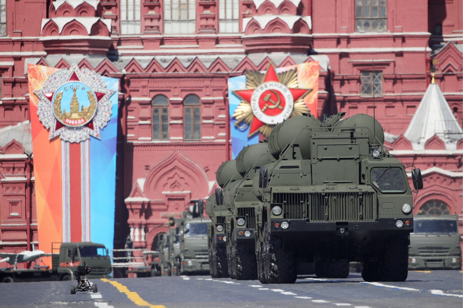 Пусковые установки ЗРС С-400 "Триумф".